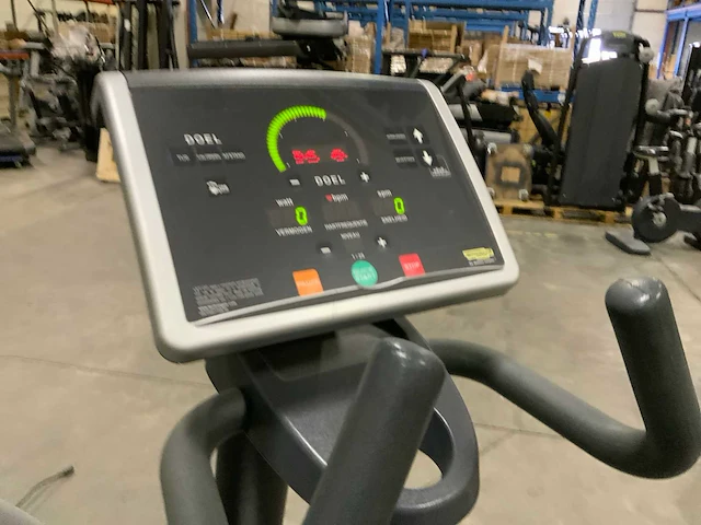 Technogym excite synchro 500 led crosstrainer - afbeelding 2 van  5