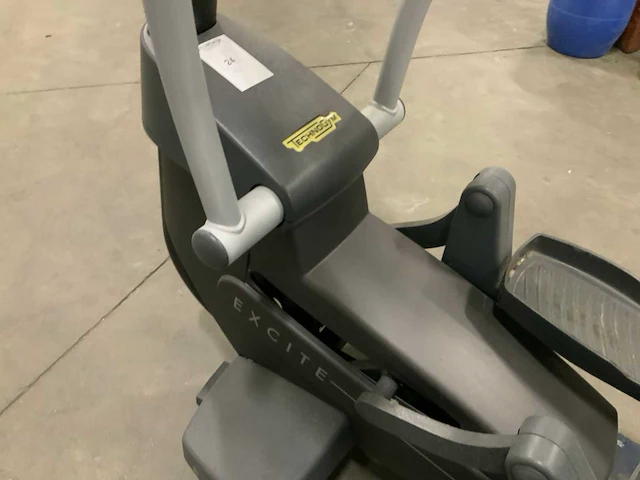Technogym excite synchro 500 led crosstrainer - afbeelding 2 van  6