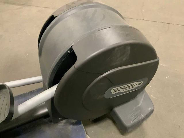 Technogym excite synchro 500 led crosstrainer - afbeelding 3 van  6