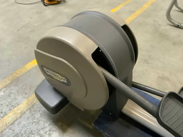 Technogym excite+ synchro 500 led crosstrainer - afbeelding 4 van  5