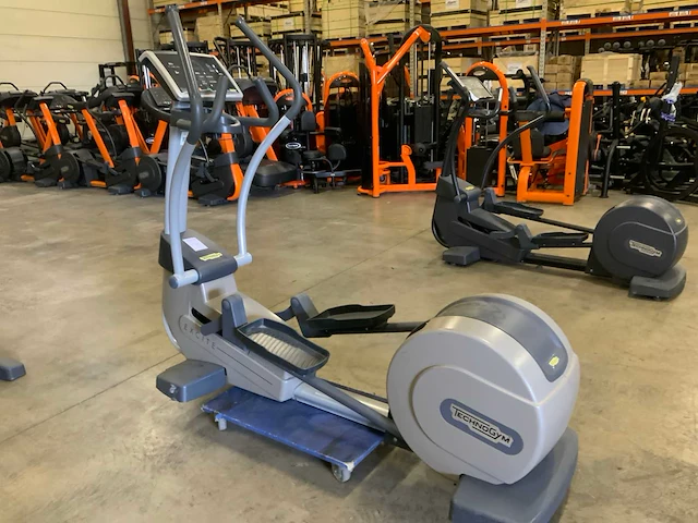 Technogym excite+ synchro 500 led crosstrainer - afbeelding 3 van  5