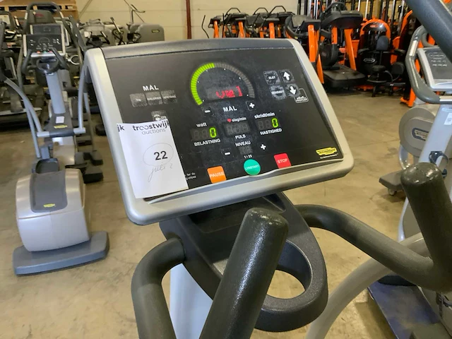Technogym excite+ synchro 500 led crosstrainer - afbeelding 4 van  5