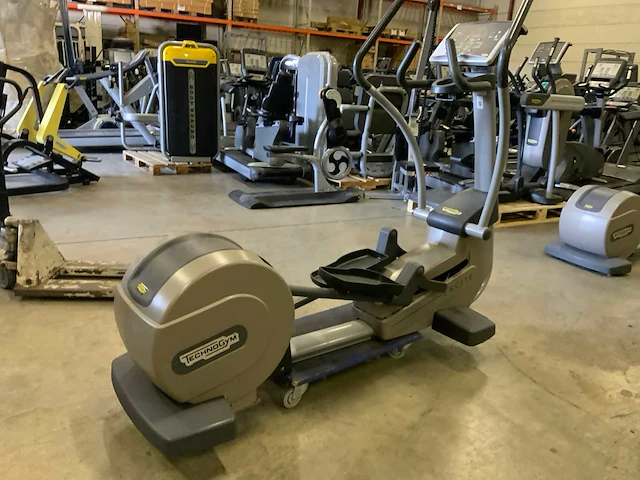 Technogym excite+ synchro 500 led crosstrainer - afbeelding 5 van  5