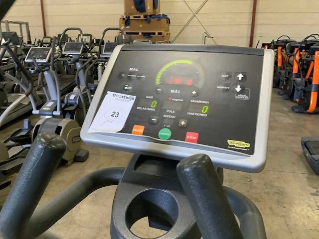 Technogym excite+ synchro 500 led crosstrainer - afbeelding 3 van  7