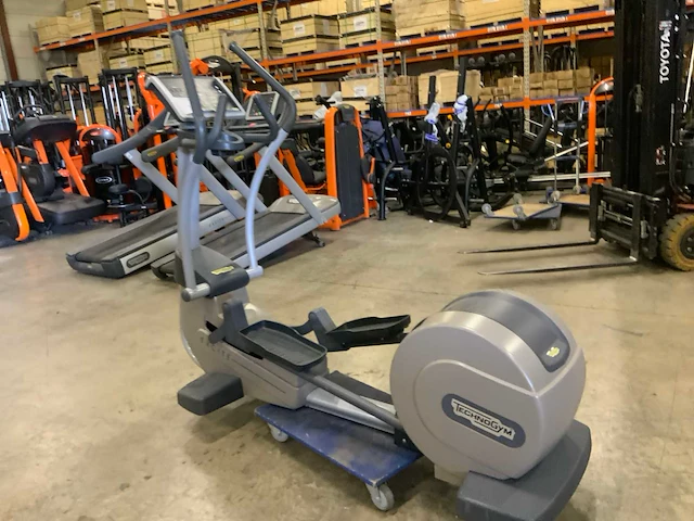 Technogym excite+ synchro 500 led crosstrainer - afbeelding 4 van  7
