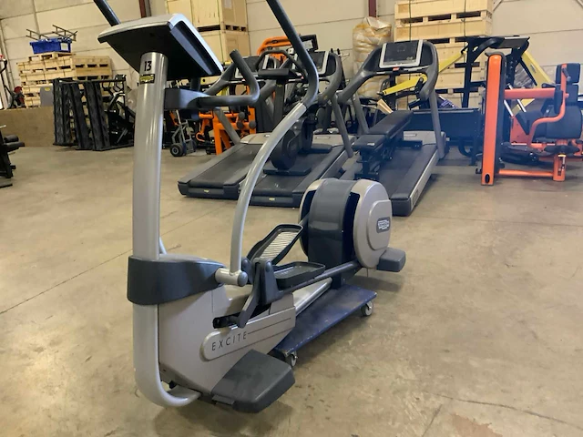 Technogym excite+ synchro 500 led crosstrainer - afbeelding 7 van  7