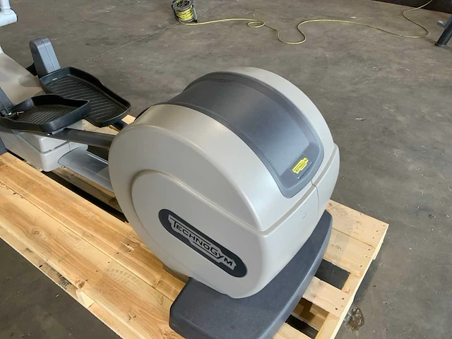 Technogym excite synchro 500 led crosstrainer - afbeelding 2 van  7