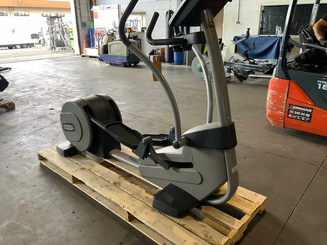 Technogym excite synchro 500 led crosstrainer - afbeelding 7 van  7