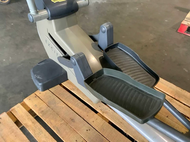 Technogym excite synchro 500 led crosstrainer - afbeelding 3 van  5