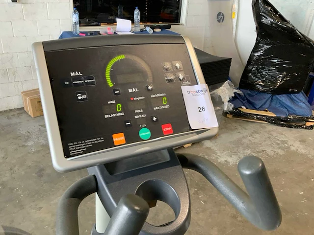 Technogym excite synchro 500 led crosstrainer - afbeelding 4 van  5