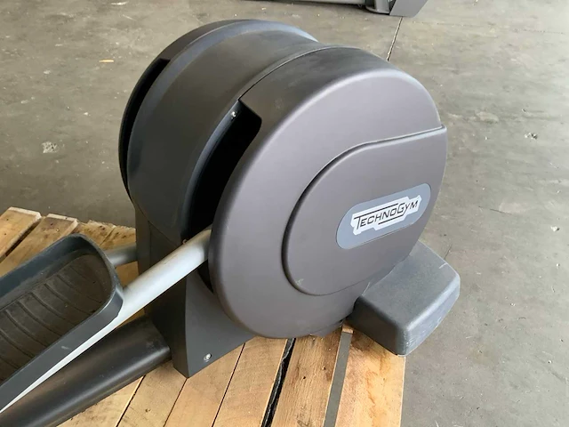 Technogym excite+ synchro 500 led crosstrainer - afbeelding 2 van  6