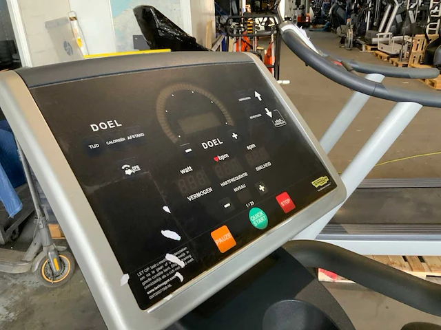 Technogym excite+ synchro 500 led crosstrainer - afbeelding 4 van  6