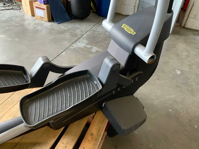 Technogym excite+ synchro 500 led crosstrainer - afbeelding 6 van  6