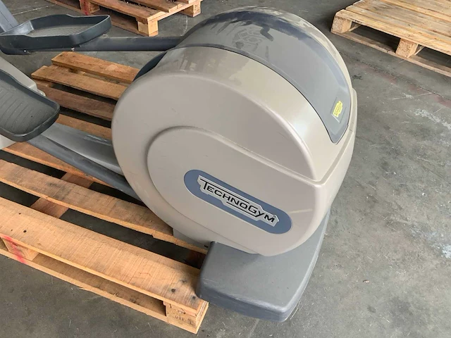 Technogym excite synchro 500 led crosstrainer - afbeelding 3 van  6
