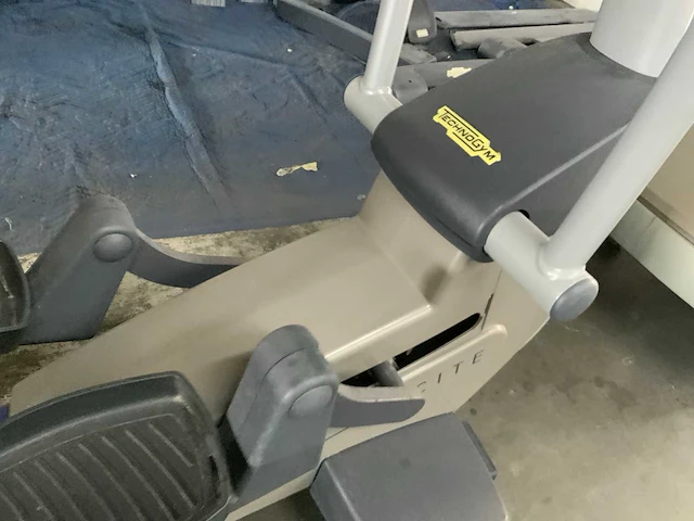 Technogym excite synchro 500 led crosstrainer - afbeelding 3 van  6