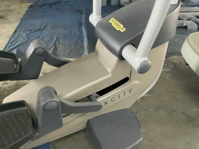 Technogym excite synchro 500 led crosstrainer - afbeelding 6 van  6