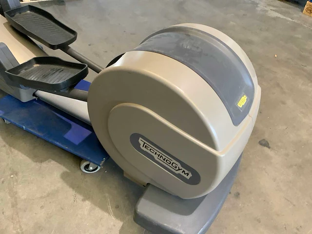 Technogym excite synchro 500 led crosstrainer - afbeelding 6 van  6