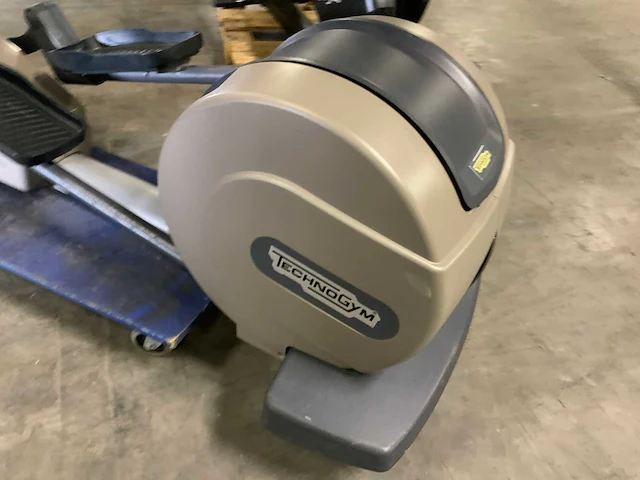 Technogym excite synchro 500 led crosstrainer - afbeelding 2 van  7