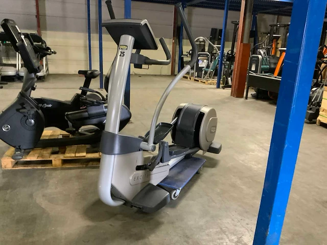 Technogym excite synchro 500 led crosstrainer - afbeelding 4 van  7