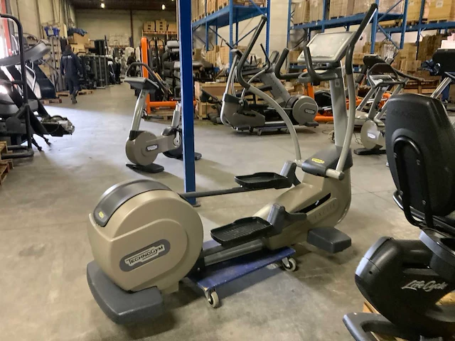 Technogym excite synchro 500 led crosstrainer - afbeelding 7 van  7