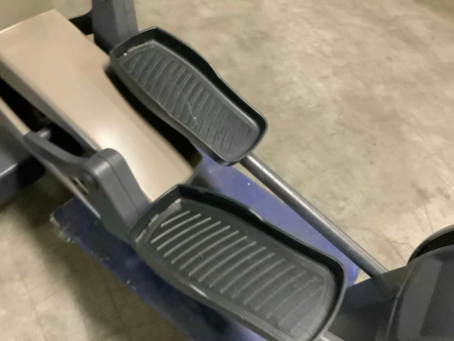 Technogym excite synchro 500 led crosstrainer - afbeelding 2 van  7