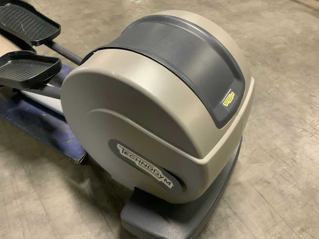 Technogym excite synchro 500 led crosstrainer - afbeelding 3 van  7