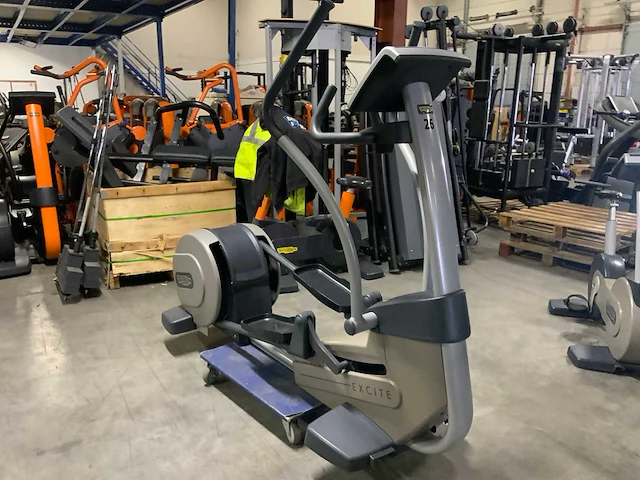 Technogym excite synchro 500 led crosstrainer - afbeelding 7 van  7