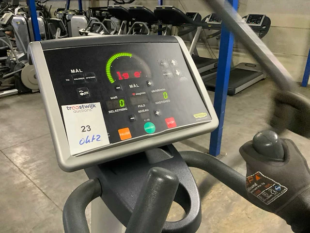 Technogym excite synchro 500 led crosstrainer - afbeelding 4 van  5