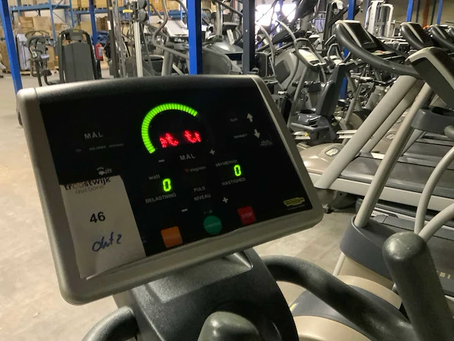 Technogym excite synchro 500 led crosstrainer - afbeelding 2 van  4