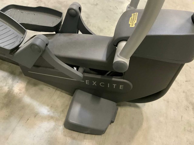 Technogym excite synchro 500 led crosstrainer - afbeelding 5 van  5