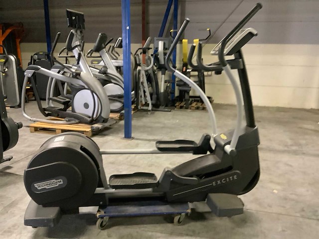 Technogym excite synchro 500 led crosstrainer - afbeelding 5 van  5