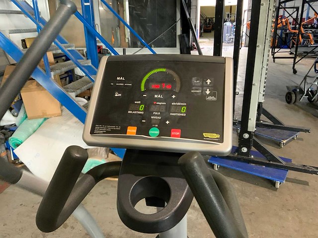 Technogym excite synchro 500 led crosstrainer - afbeelding 4 van  6