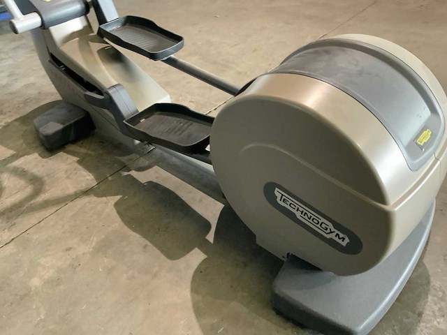 Technogym excite synchro 500 led crosstrainer - afbeelding 6 van  6