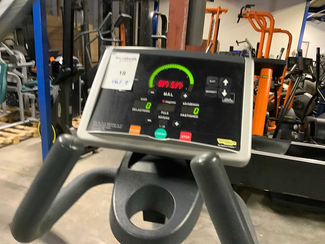 Technogym excite synchro 500 led crosstrainer - afbeelding 3 van  6