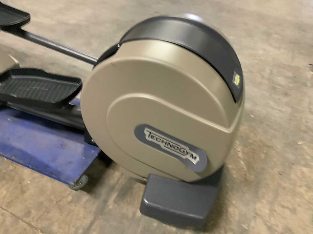 Technogym excite synchro 500 led crosstrainer - afbeelding 5 van  6