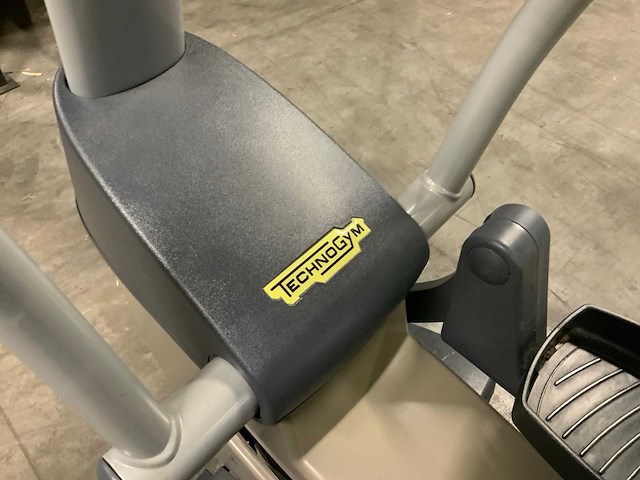 Technogym excite synchro 500 led crosstrainer - afbeelding 6 van  6