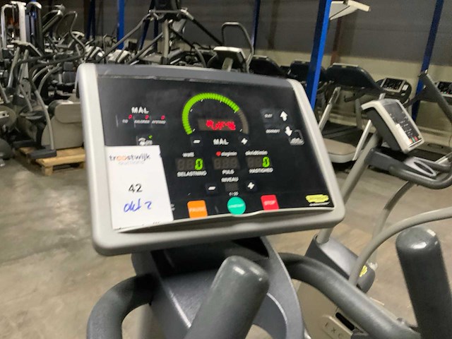Technogym excite synchro 500 led crosstrainer - afbeelding 3 van  6