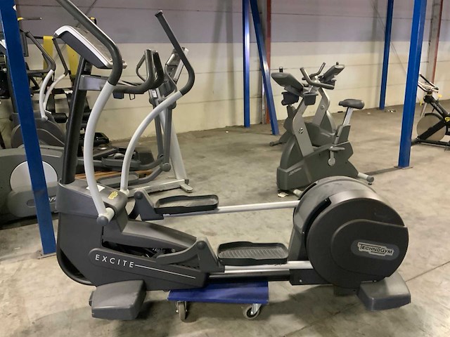 Technogym excite synchro 500 led crosstrainer - afbeelding 1 van  4