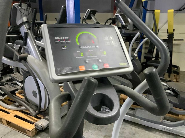 Technogym excite synchro 500 led crosstrainer - afbeelding 3 van  4