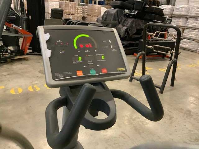 Technogym excite synchro 500 led crosstrainer - afbeelding 4 van  5