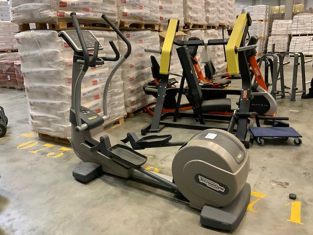 Technogym excite synchro 500 led crosstrainer - afbeelding 1 van  5