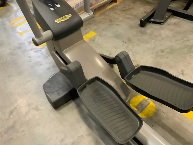 Technogym excite synchro 500 led crosstrainer - afbeelding 3 van  5