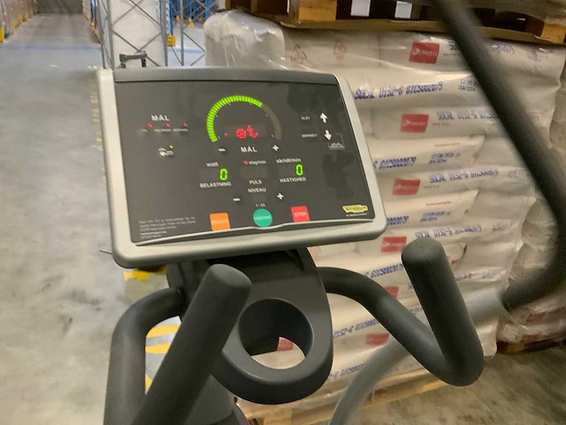 Technogym excite synchro 500 led crosstrainer - afbeelding 4 van  5