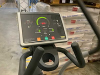 Technogym excite synchro 500 led crosstrainer - afbeelding 4 van  5