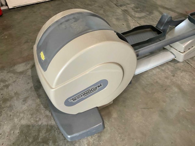 Technogym excite synchro 500 led crosstrainer - afbeelding 2 van  4