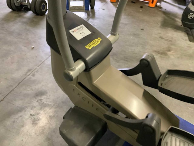 Technogym excite synchro 500 led crosstrainer - afbeelding 2 van  5