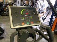 Technogym excite synchro 500 led crosstrainer - afbeelding 3 van  5