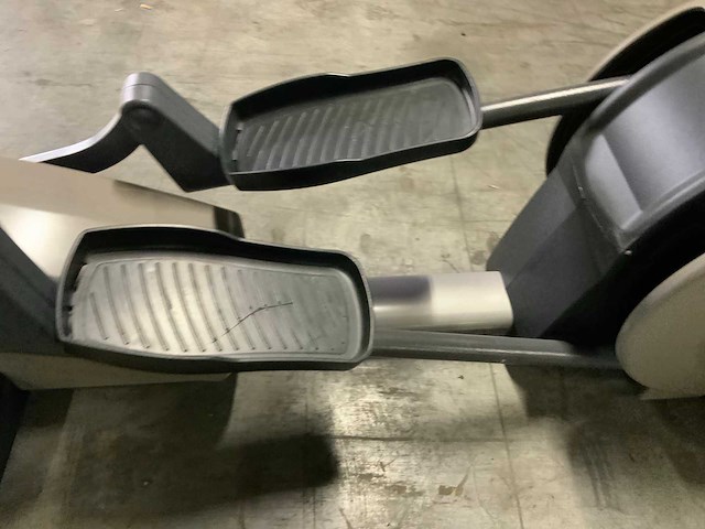 Technogym excite synchro 500 led crosstrainer - afbeelding 3 van  7