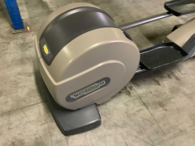 Technogym excite synchro 500 led crosstrainer - afbeelding 5 van  7
