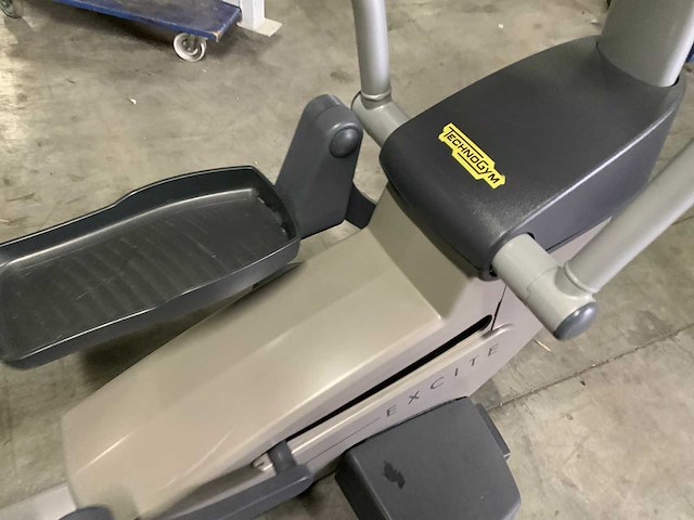 Technogym excite synchro 500 led crosstrainer - afbeelding 7 van  7